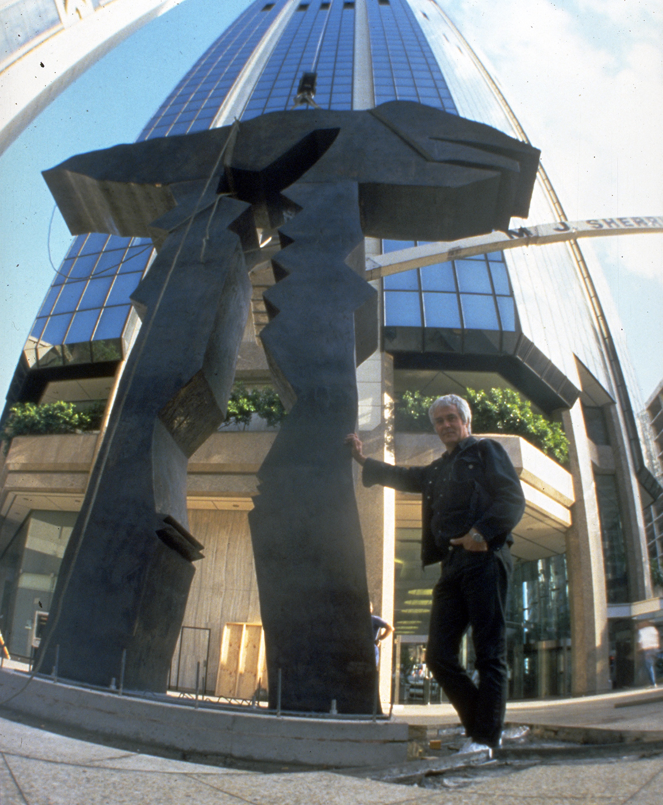Bird Totem, 1988, bronze artwork by Adrian Mauriks.