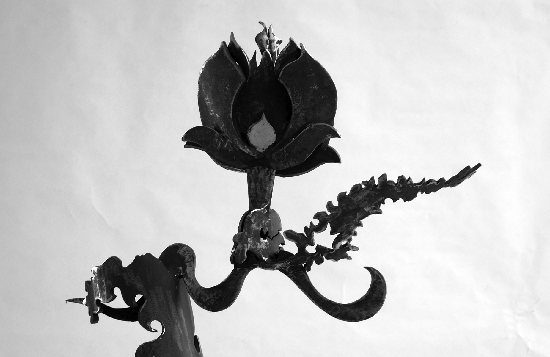 Opus 13, 1994, sculpture by Adrian Mauriks.