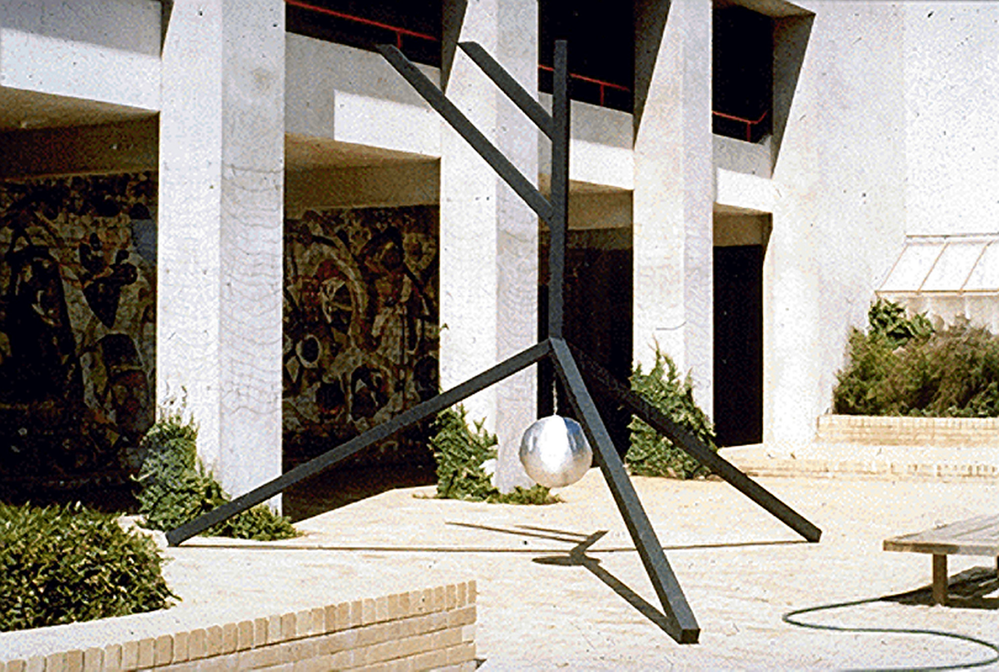 Tripod, 1976