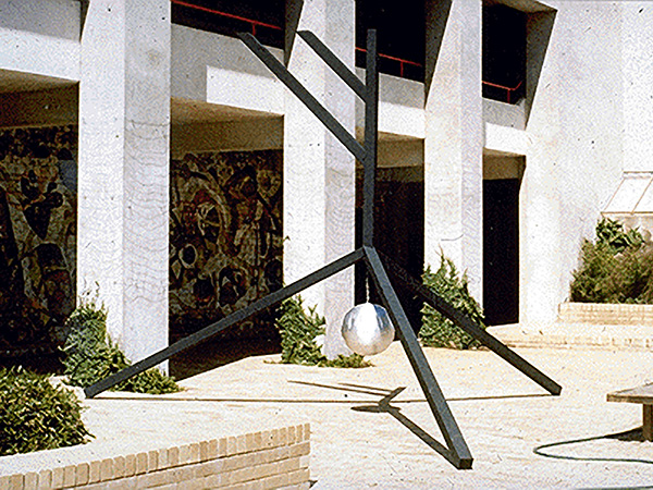 Tripod, 1976