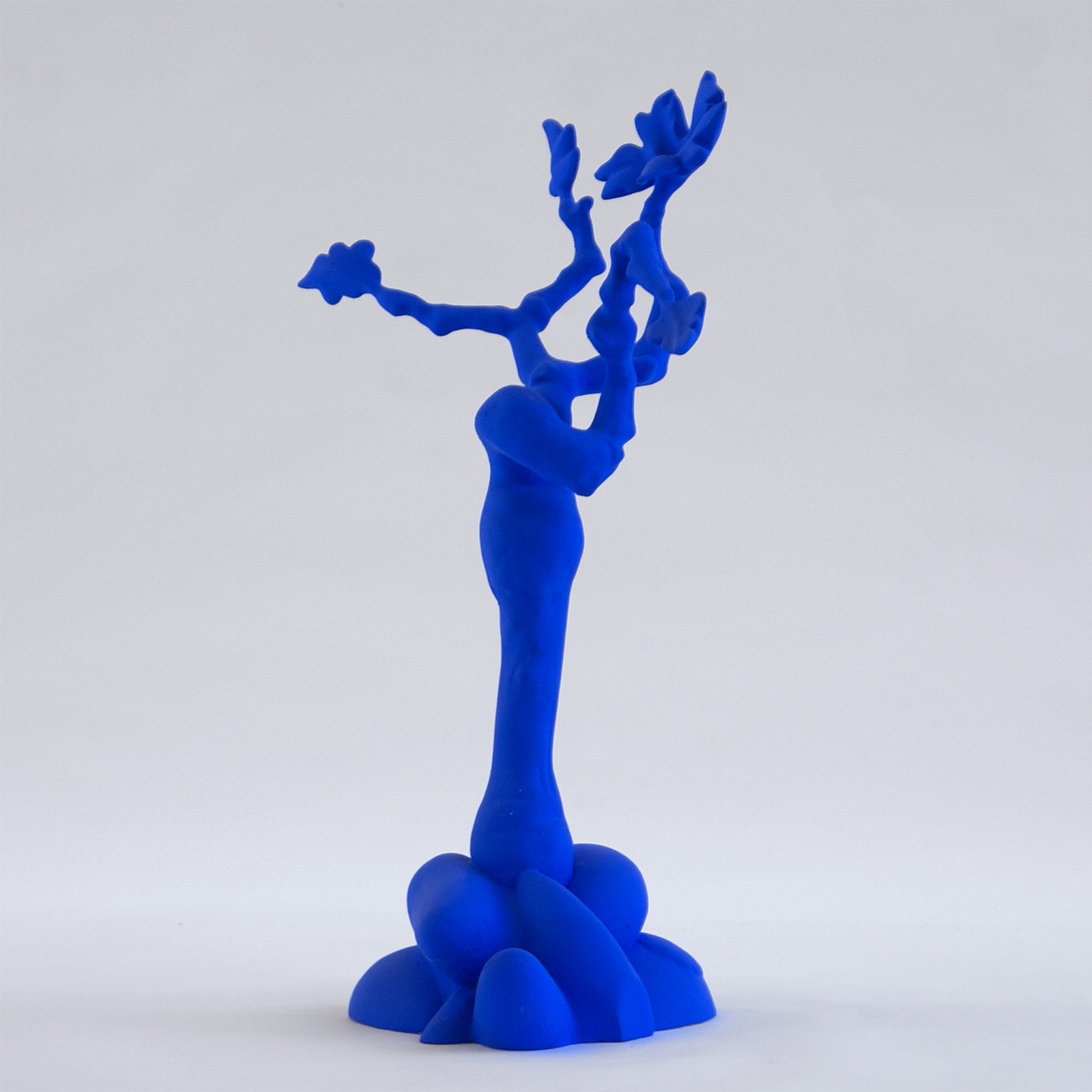 Tuscany, 2010. Sculpture by Australain artist Adrian Mauriks.